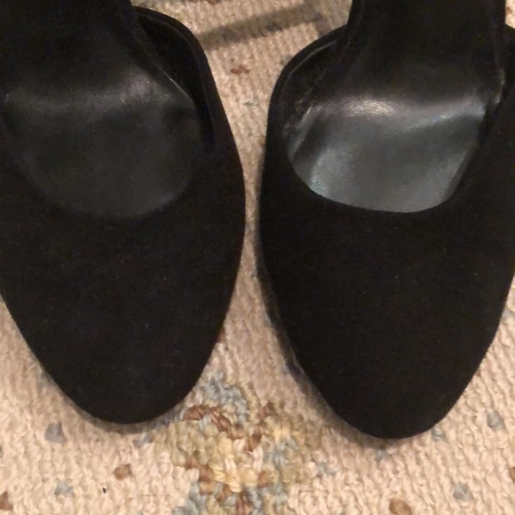 Heels - Picture 2 of 4